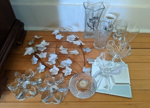 lot 63 image: Assorted Glass Decor Items