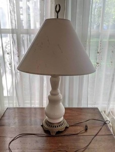 lot 70 image: Vintage Mixed Material Table Lamp