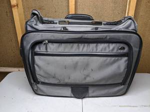 lot 127 image: Samsonite Rolling Suitcase