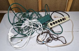 lot 152 image: Power Strips & Extension Cords