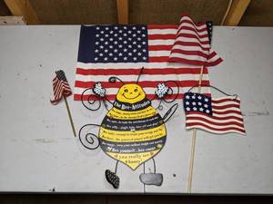 lot 160 image: Patriotic & Kitschy Yard Art