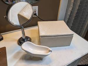 lot 120 image: Bathroom Mirror & Decor