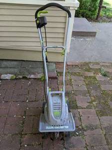 lot 132 image: Earthwise 8.5 Amp Corded Electric TillerCultivator