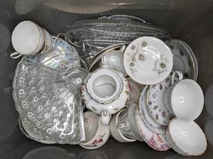 lot 135 image: Glassware Galore