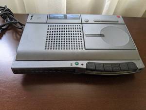 lot 102 image: Magnavox AJ3800 Clock Radio & Cassette Recorder
