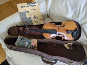 lot 107 image: Vintage Violin w Case