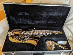 lot 108 image: Selmer Bundy II Alto Saxophone w Case & Accessories