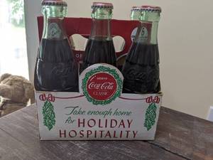 lot 83 image: Vintage Coca-Cola Holiday Hospitality Glass Bottle Six Pack - Never Opened
