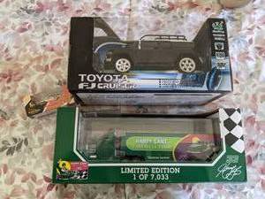 lot 85 image: (3) Diecast Model Cars - NEW