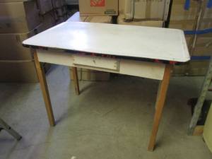 (EW4) Vintage Metal Top Table with ...