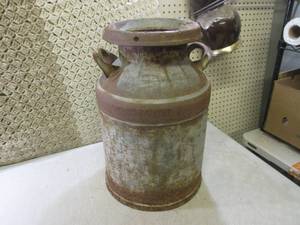 (RM1) Vintage Metal Milk Can with L...