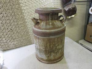 (RM4) Vintage Metal Milk Can with L...