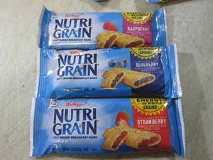 (B-2) 25 Assorted Nutri Grain Break...