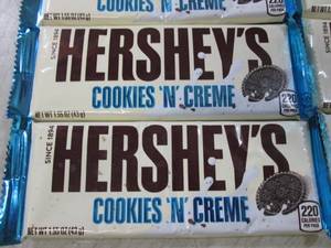 (B-1) 12 Hersheys Cookies N Creme C...