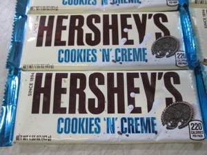 (B-1) 12 Hersheys Cookies N Creme C...
