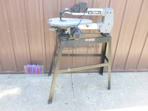lot 16 image: Porter Cable scroll saw. Appears new but switch is sticky & speed control knob is broken. Does run. As shown.