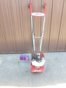 lot 18 image: Mantis 4 cycle mini tiller. Wont turn over. Maybe motor or drive unit For parts or repair. As shown.