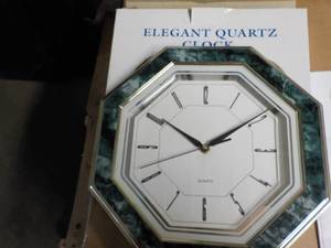Elegant Quartz 11 Clock needs bat...