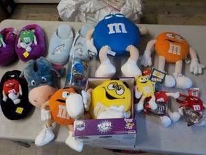 M & M Collectibles in a covered tot...