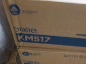 4 Boxes Dixie Plastic Knives and Li...