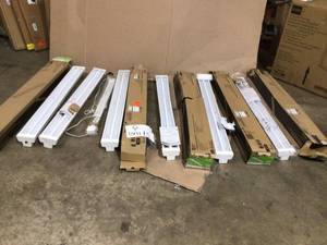 lot 25 image: Commercial Electric 4 ft. 162-Watt Equivalent Integrated LED White High Low Bay Warehou customer returns Light 9000 Lumens 5000K Dimmable
