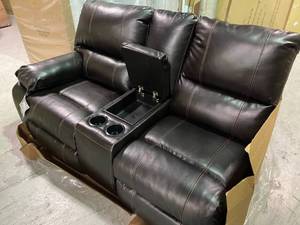 lot 62 image: 3400101 Ashley Furniture Warstein Laf Double Recliner Power Console Loveseat