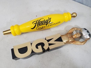 lot 18 image: 2 New Beer Tap Handles