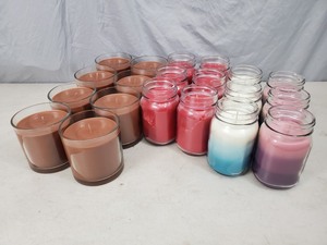 lot 113 image: 20 New Soy-Blend Candles