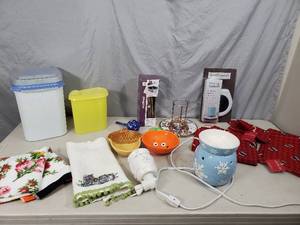 lot 147 image: Scentsy, Tupperware, and More