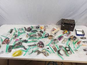 lot 20A image: Large Lot of Jewelry