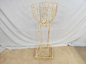 lot 6 image: New Metal  Iron Plant Stand Garden Decoration