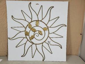 lot 25 image: New Large Metal Sun Decoration