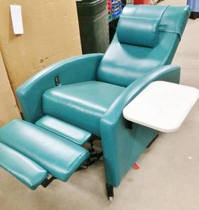 lot 2 image: MSRP $3800 WINCO&nbspExtra-Wide&nbspClinical Care Recliner Resident Patient Recovery Geri Chair&nbsp- WOW HEAT &amp MASSAGE Dual Swingaway Arms (Easy Wheelchair Access For Patients) 350lb Capacity Flip Up Trays Both Sides - Great Working Condition