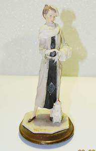 FABULOUS VINTAGE PUCCI ART DECO 1930s STYLE POSH LADY FIGURINE WITH FUR MUFFLER &amp DOG - GREAT CONDITION
