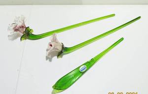 Gorgeous &amp Rare Vintage 2 Long Stem Art Glass Flowers &amp 1 Art Glass Green Vine by Pasabahce - 1 With Original Vintage Label