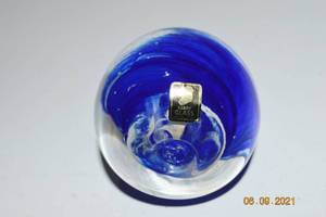 BEAUTIFUL KERRY GLASS BLUE &amp WHITE SWIRL VINTAGE PAPERWEIGHT IRELAND EGG SHAPE WITH STICKER - GREAT CONDITION