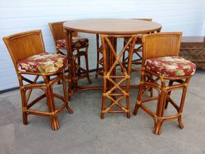 WOW SUPER BOHO CHIC SOUTH SEA RATTAN COLLECTION VINTAGE BAMBOO RATTAN BAR HEIGHT TABLE &amp STOOLSCHAIRS SET - GREAT CONDITION - ALL BINDINGS ARE TIGHT - VERY WELL MADE AND THE STOOL BACKS JUST WOW&nbsp