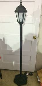 INDOOR OUTDOOR PLUG IN IRON LIGHT POST - GREAT WORKING CONDITION