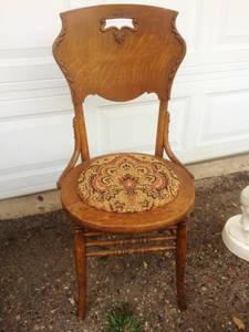 ANOTHER BEAUTY&nbsp ANTIQUE OAK SIDE CHAIR WITH TAPESTRY SEAT (NOT ORIGINAL BUT VINTAGE) - NICE CONDITION - HAS CHIPPING TO WOOD AT TOP - SEE PICS
