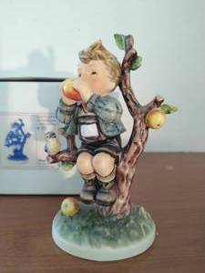 1974 Hummel Goebel Stiller Geniber An Apple A Day Figurine