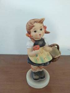 1962 Goebel Hummel Girl With Flower Basket Figurine