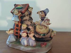 Lefton There Was An Old Woman Who Lived In A Shoe Figurine