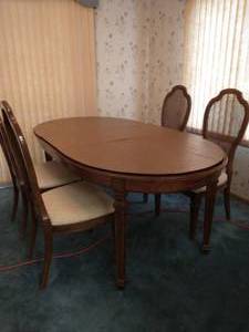 Dining Table With Four Thomasville Chairs