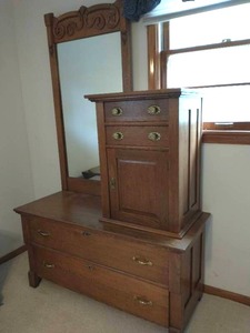 Antique Victorian Gentlemans Dresser