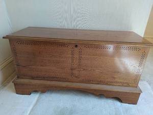 lot 104 image: Lane Cedar Chest