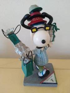 lot 123 image: Snoopy On The Town Figurine