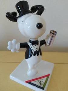 lot 124 image: Snoopy Top Hat And Tail Figurine