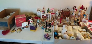 lot 139 image: Collection Of Xmas Dcor And Items