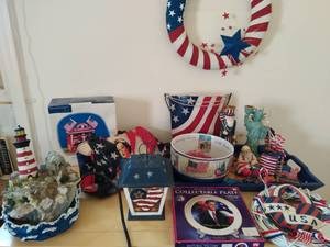 lot 150 image: Collection Of Fourth Of July Dcor  And Items