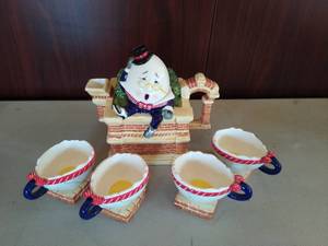 lot 92 image: Humpty Dumpty Tea set